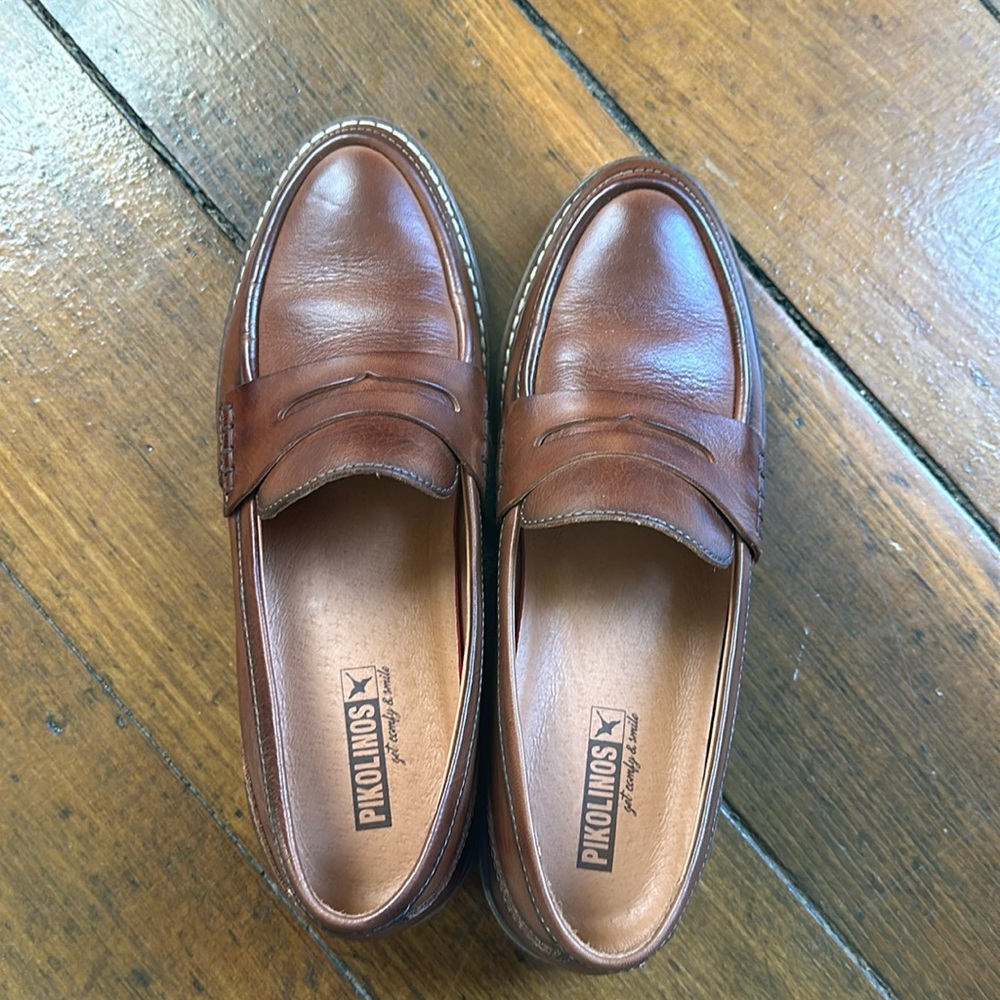 Like New Pikinos loafers